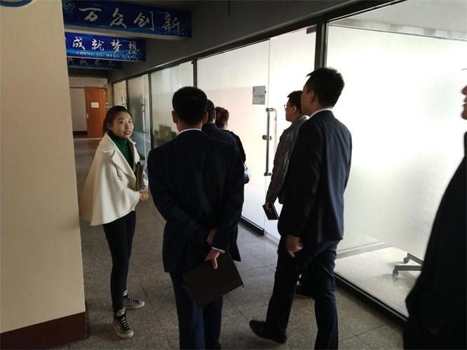 驻足新起点，，，，，，，开立异时势